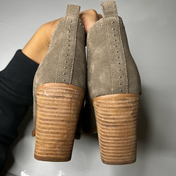 Marc Fisher Bellie Studded Suede Pull On Heeled Chelsea Boots Size 7.5 - Picture 7 of 8